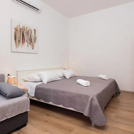 Daire Lux Cindro In Center Split