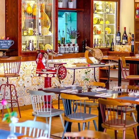 Lux Cindro In Center *