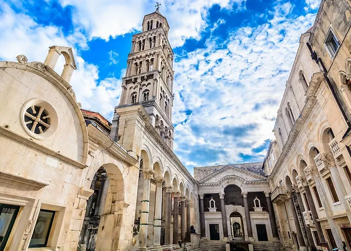 Lux Cindro In Center *